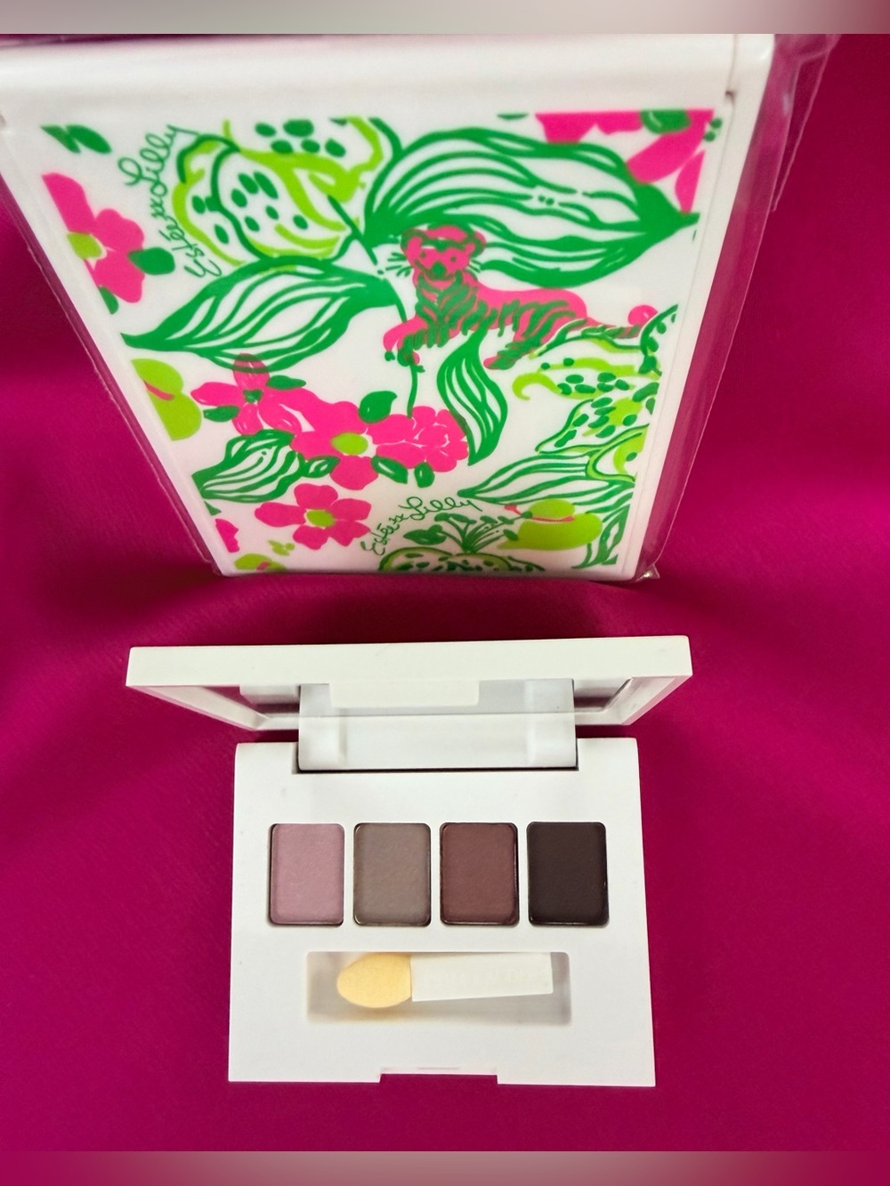 Lilly Pulitzer Compact Mirror & 4 Pure Color Eyeshadow Palette (#13,63,07,45)NWT - Picture 4 of 5